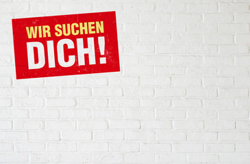 Obraz premium 煉瓦の壁に wir suchen dich の文字