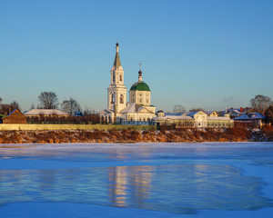 Obraz premium Russia, Tver city. Panoramic view of the monastery of St. Catherine from the Volga river. Cold sunny evening in early winter