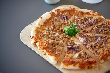 Thunfisch Pizza
