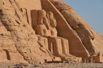 GRAND TEMPLE ABOU SIMBEL COLOSSES DE RAMSES II BASSE NUBIE EGYPTE