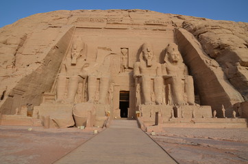 GRAND TEMPLE ABOU SIMBEL COLOSSES DE RAMSES II BASSE NUBIE EGYPTE