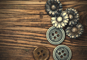 several vintage metal buttons