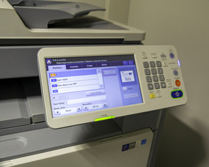 Photocopieur numérique couleur en réseau avec visuel sur écran digitale de contrôle – réglage basique