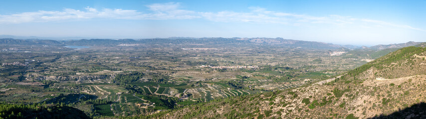 Fototapeta na wymiar panoramic of the valley from the mountains