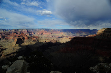 Fototapeta na wymiar Panorama sul Grand Canyon, colori stratificati
