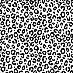 Black and white leopard seamless pattern. Fashion stylish vector texture. - obrazy, fototapety, plakaty