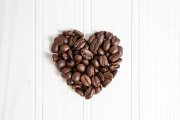 hart shape coffee beans in over a wood background