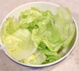 レタス　サラダ　生野菜　食物繊維