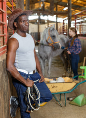 Obraz na płótnie Canvas Portrait afro man horse farm worker
