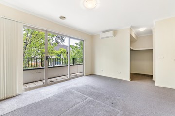 Empty and unfurnished brand new apartment