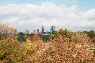 Obraz premium Panoramic autumn view of the old city of the Polish capital of Warsaw. City landscape on a sunny day.