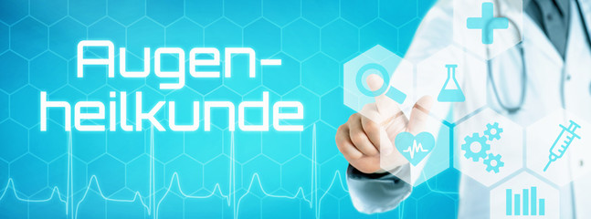 Arzt mit futuristischem Interface - Augenheilkunde