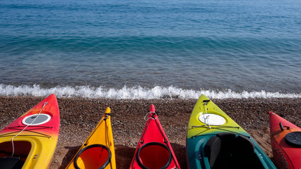 Kayaks au bord de la plage