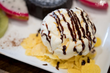Vanilla ice cream with chocolate sauce topping