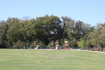 Esplanade Bernard Roger-Dalbert dans la commune de Caluire et Cuire - Espace vert - Département du Rhône - Ancien domaine des Frères des écoles chrétiennes - France