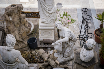 antiques in the Rastro market in Madrid