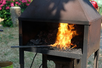 Ofen mit Feuer