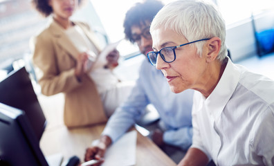 Obraz premium Creative business people working on business project