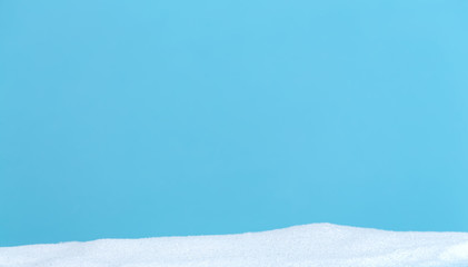 Obraz premium Blue sky in a snow covered landscape