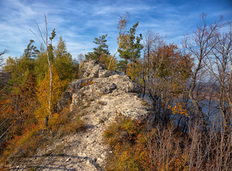 Fototapeta na wymiar the trail to the rock fall.