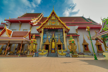 Obraz premium The Golden huge sleeping buddha statue of Wat Bang Phli Yai Klang. Very peaceful atmosphere.