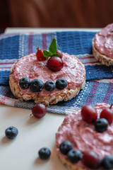  berry cream on corn bread flatlay