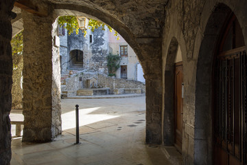 Fototapeta premium Francuska wioska Peille z XII wieku we francuskich Alpach