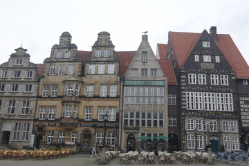 Fototapeta na wymiar Häuser am Rathausplatz Bremen