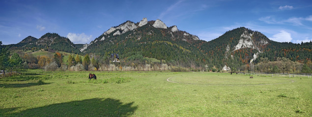 Panorama Pieniny Sromowce Wyżnie - widok na: Trzy Korony, Schronisko Trzy Korony © Ola i Eryk