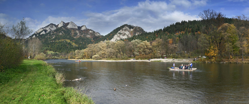 Panorama Pieniny Sromowce Wyżnie - widok na: Trzy Korony, Dunajec, Tratwę i Flisak&oacute;w