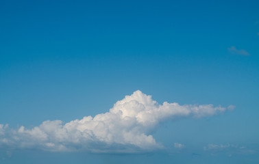 Fluffy cumulus cloud in the turquoise sky
