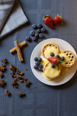 fruit mince pie custard berries