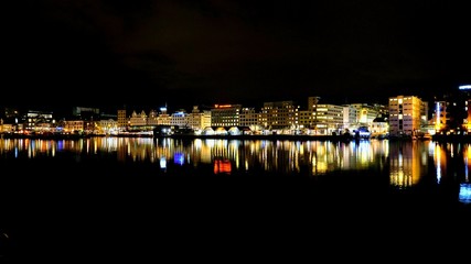 Bergen. Magiczne miasto nocą.