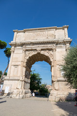 Fototapeta premium Arc de Triomphe Titus is a single-span arch located on the ancient Sacred Road in the Roman Forum.