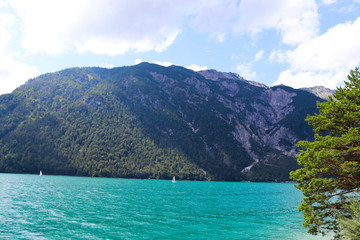 Montanhas Tirol Austria Primavera Lago Azul Esverdeado