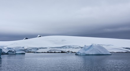 paysage antarctique glacé