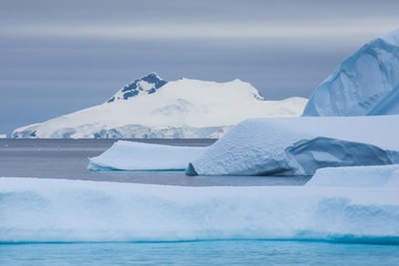 glace et iceberg au pôle sud