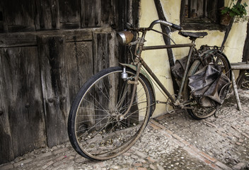 Naklejka na ściany i meble Old rusty bike