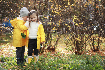 Children walk in the autumn park