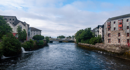 Fototapeta na wymiar View of the River Corrib flowing through Galway City center with the old buildings.