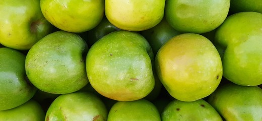 green apples in the basket 