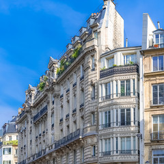 Fototapeta na wymiar Paris, beautiful facade in a chic area, typical balcony and windows