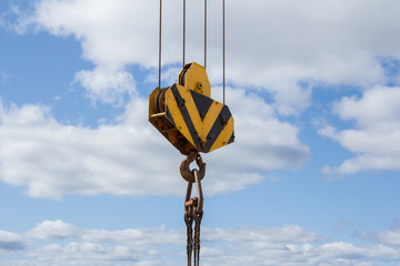 Part of the mechanism for lifting heavy loads at a construction site