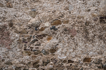 altes Mauerwerk verlassen