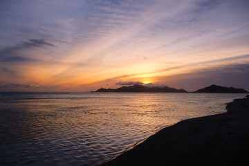 Fototapeta premium Romantic sunset on the Seychelles