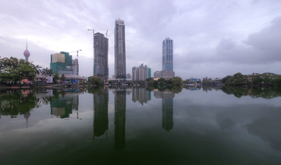 Obraz premium t The Beira lake in Colombo, Sri Lanka. One of destination for travel in Sri Lanka. Here’s center of the Colombo city.