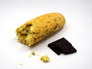 Pan de maíz con onzas de chocolate y migas