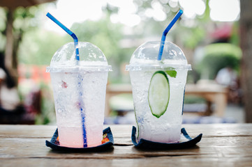 Cold drinks with a bright and refreshing atmosphere in the morning make it work hard.