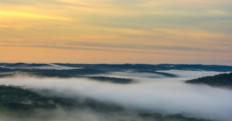 Obraz na płótnie Canvas Rolling hills and morning fog in Connecticut