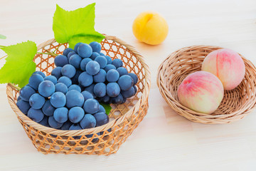 葡萄と桃